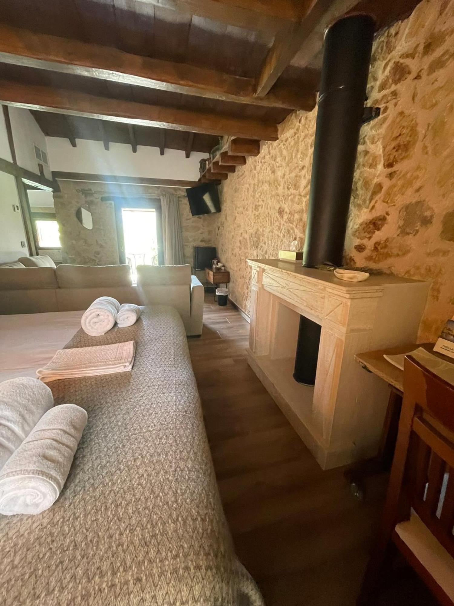 La Casa Del Cantero Pinilla del Valle Exterior foto